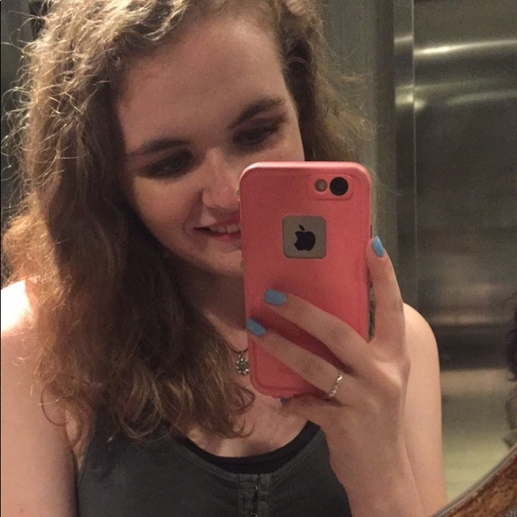 Meet your posher! - Picture 5 of 8